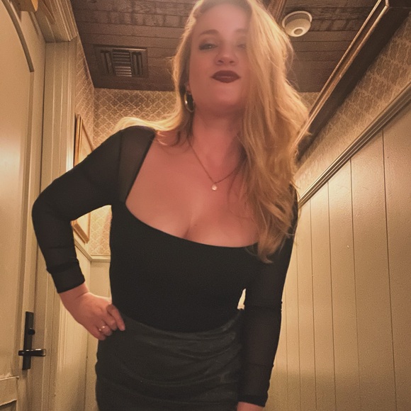 Meet your Posher, Aubry - Picture 2 of 2